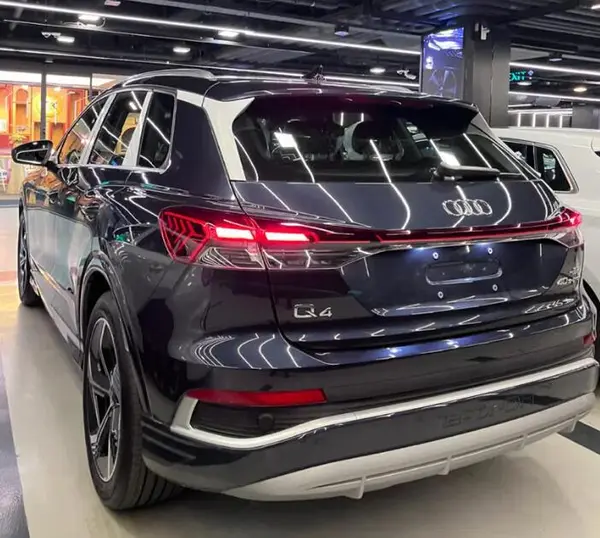 عکس آئودی Q4 e-tron