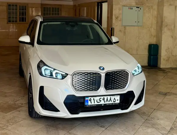 بی ام و iX1