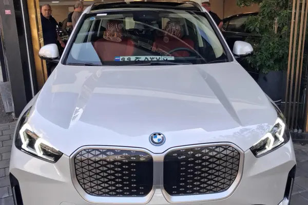 عکس بی ام و iX1