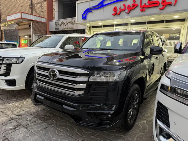 تویوتا لندکروز چهار در