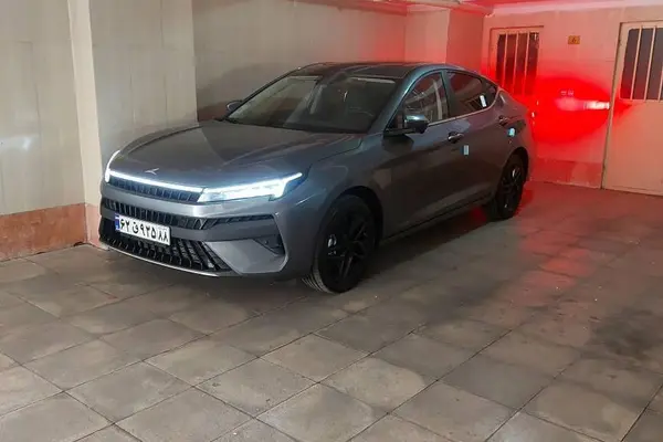 کی ام سی J7