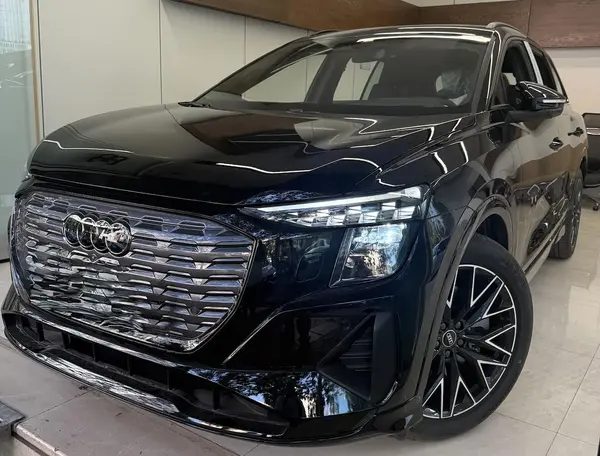 عکس آئودی Q5 e-tron