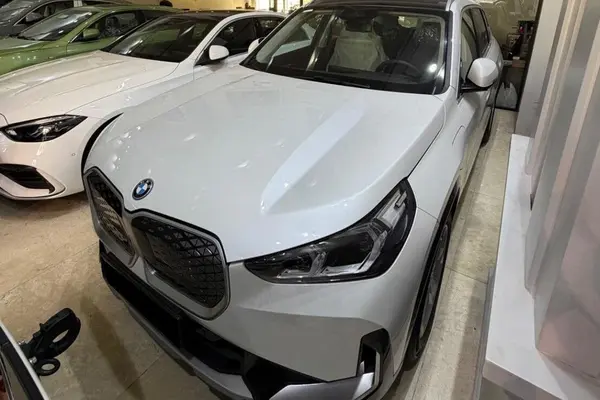 بی ام و iX1