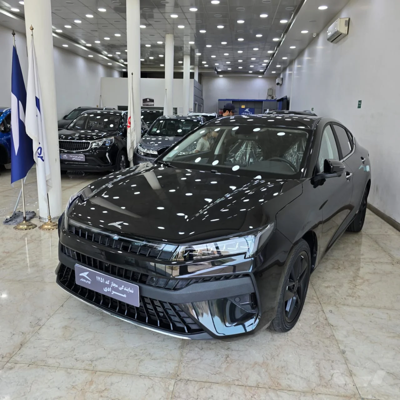 کی ام سی J7