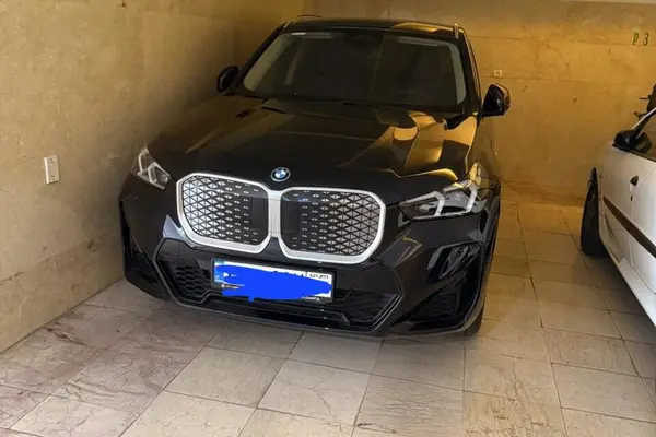 بی ام و iX1