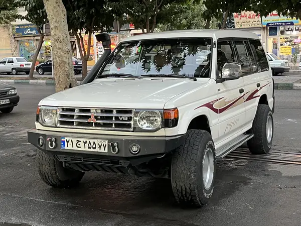 میتسوبیشی پاجرو چهار در