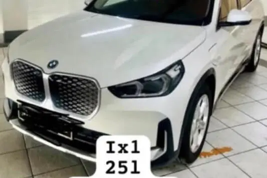 بی ام و iX1