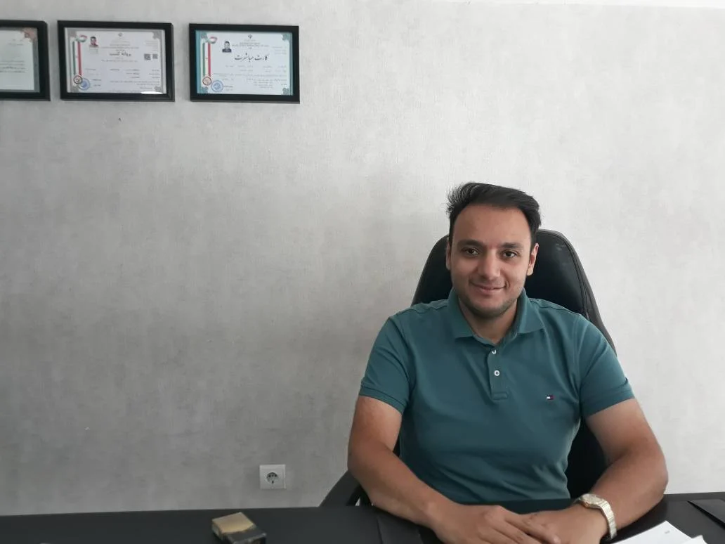 مدیر نمایشگاه اتو گالری تیوان