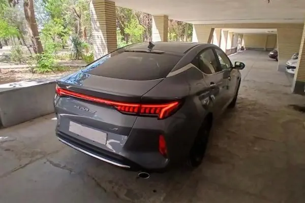 کی ام سی J7