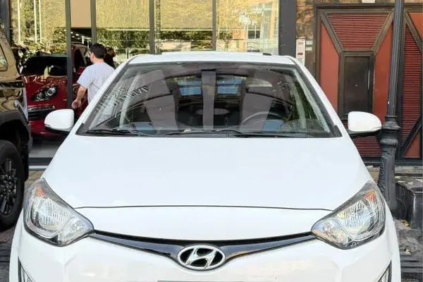 هیوندای i20