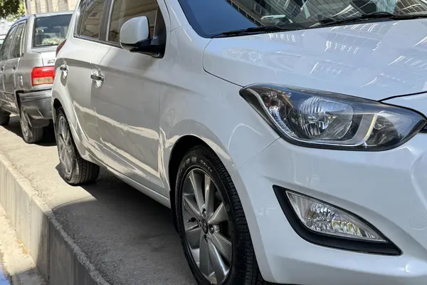 هیوندای i20