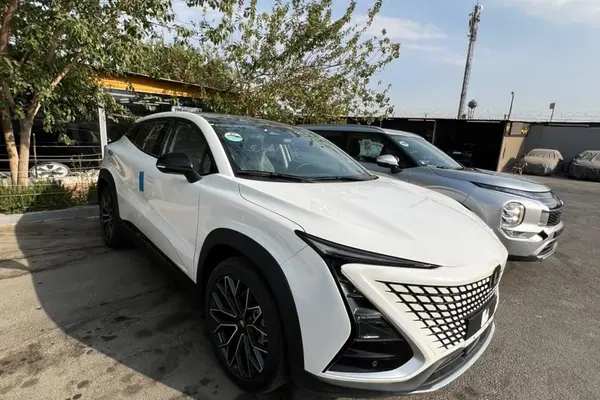 عکس چانگان UNI-T