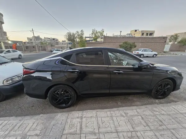 کی ام سی J7