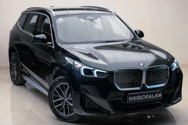 عکس بی ام و iX1