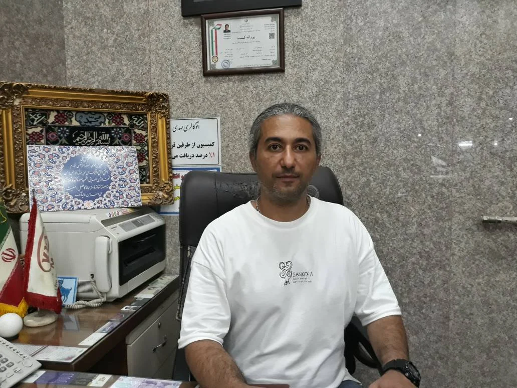 مدیر نمایشگاه اتومبیل خاک ره