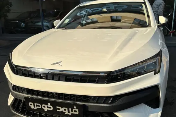 عکس کی ام سی J7