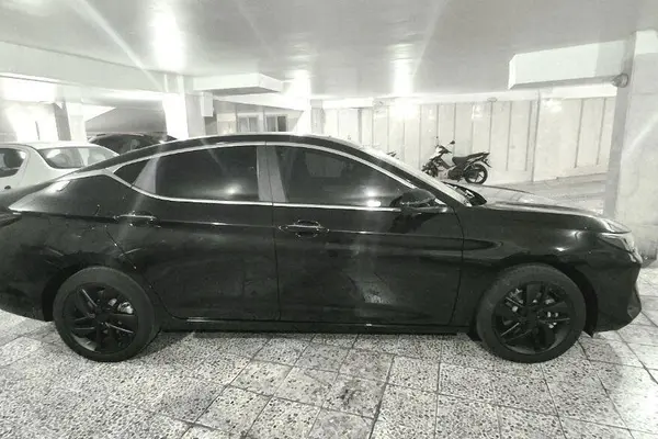عکس کی ام سی J7