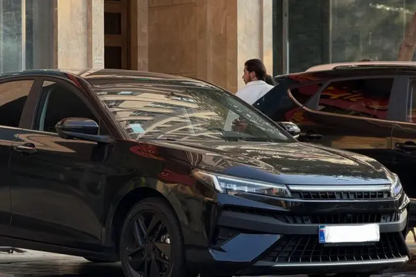 کی ام سی J7