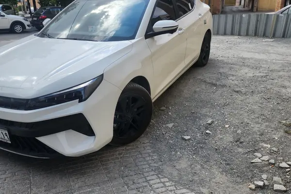 عکس کی ام سی J7