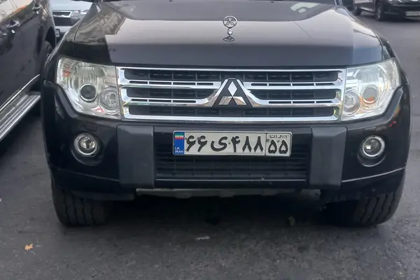 میتسوبیشی پاجرو چهار در