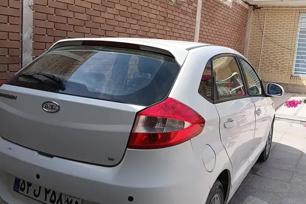ام وی ام 315هاچ بک