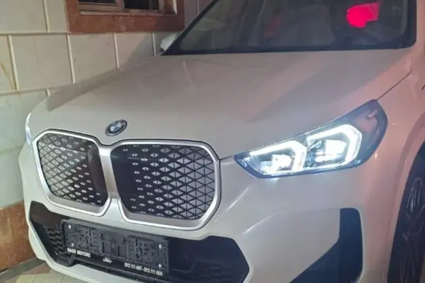 بی ام و iX1