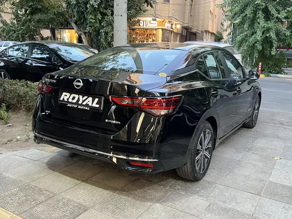عکس نیسان سیلفی e-POWER