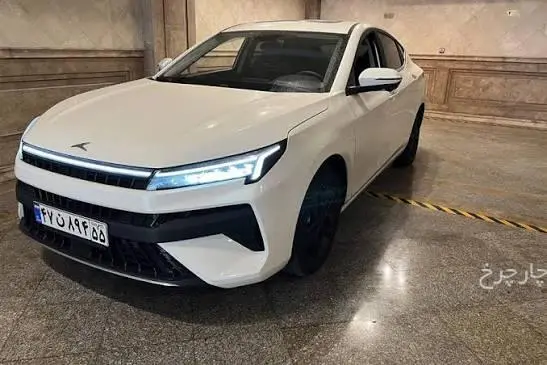 کی ام سی J7