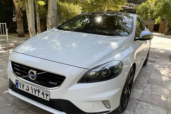 ولوو V40