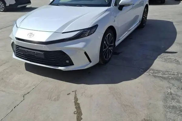 تویوتا کمری هیبرید