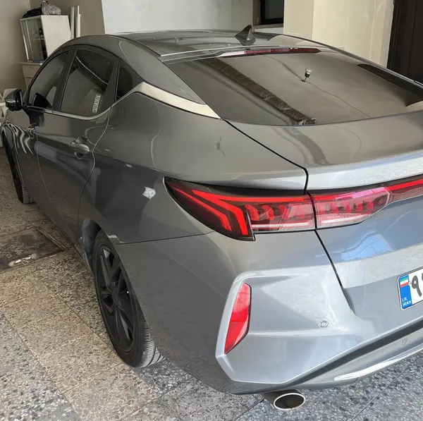 کی ام سی J7
