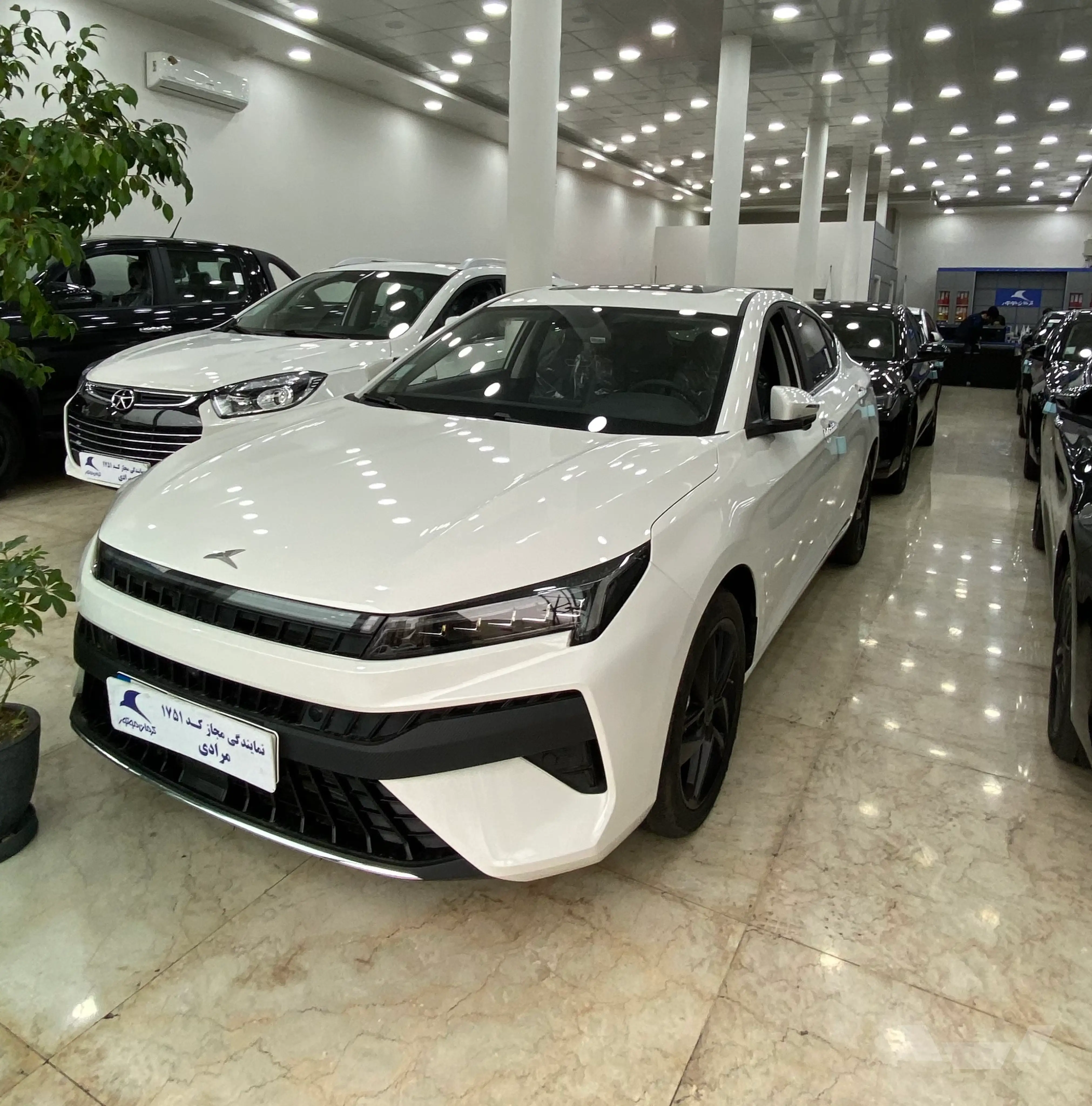 کی ام سی J7