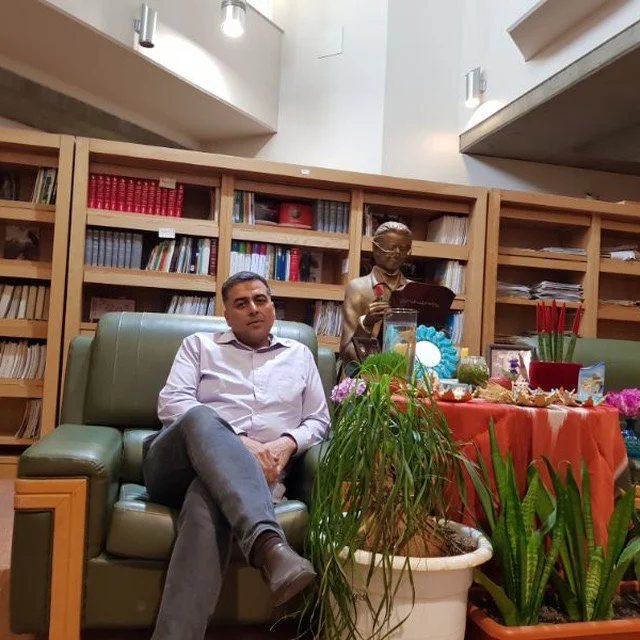 مدیر نمایشگاه اتوگالری محمد
