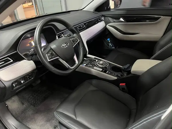 عکس کی ام سی eJ7