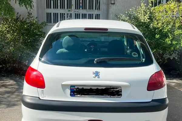 پژو 206