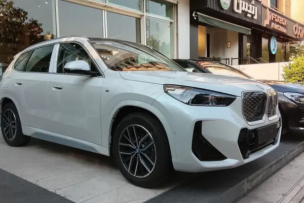 عکس بی ام و iX1