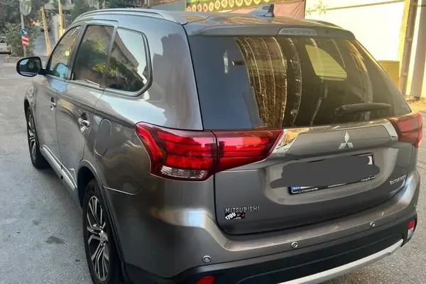 عکس میتسوبیشی اوتلندر PHEV