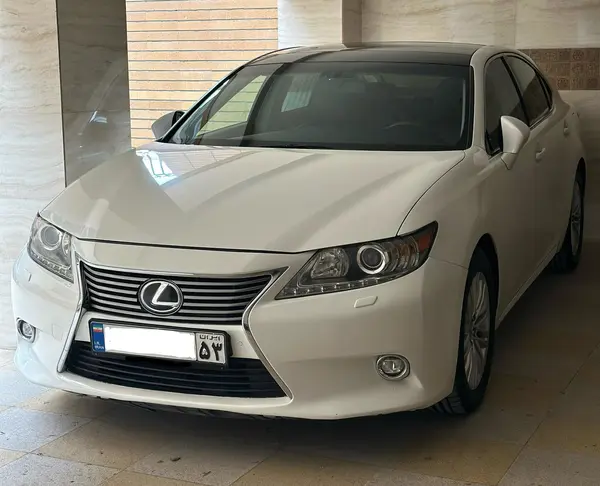 لکسوس ES