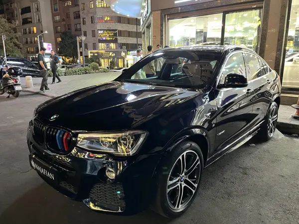 بی ام و X4
