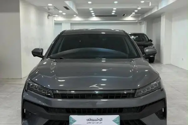 کی ام سی J7