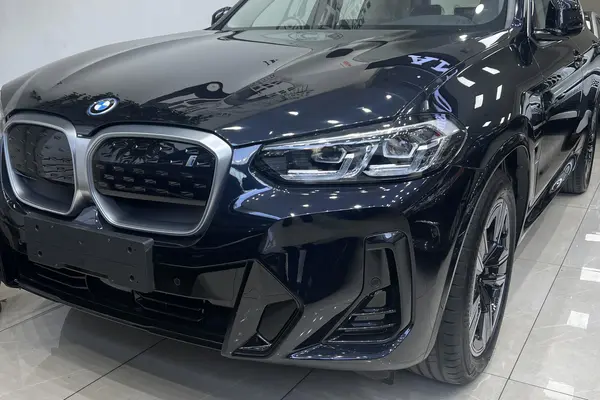 عکس بی ام و iX3