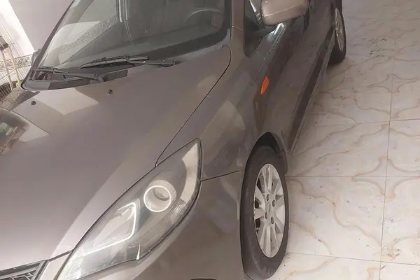 ام وی ام 315هاچ بک