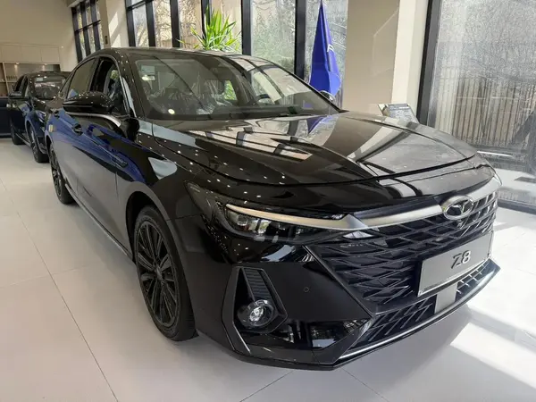 فونیکس آریزو 8 (Z8)