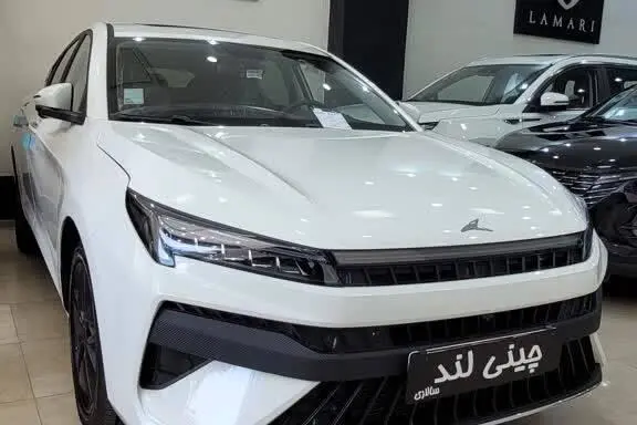 کی ام سی J7