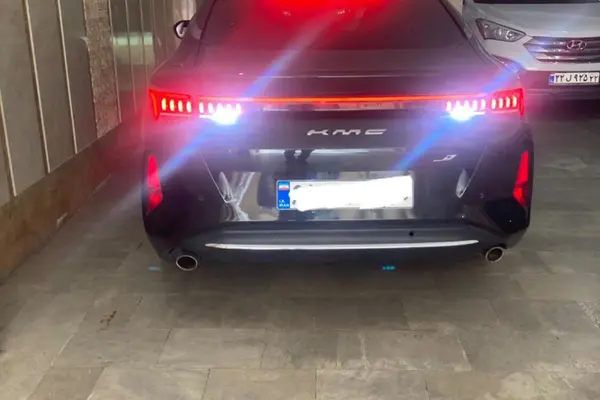 عکس کی ام سی J7