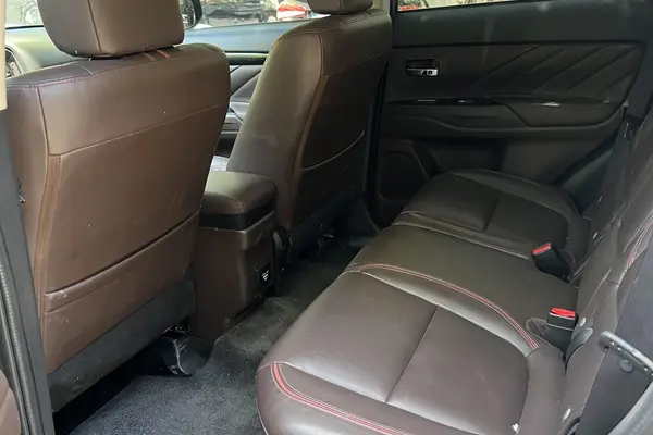 عکس میتسوبیشی اوتلندر PHEV