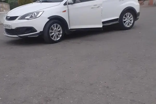 ام وی ام 315هاچ بک