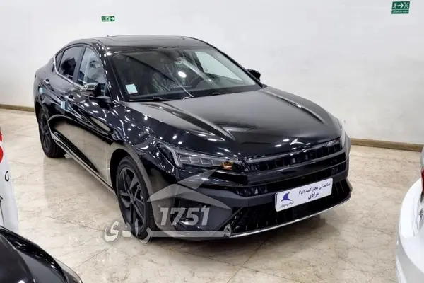 کی ام سی J7