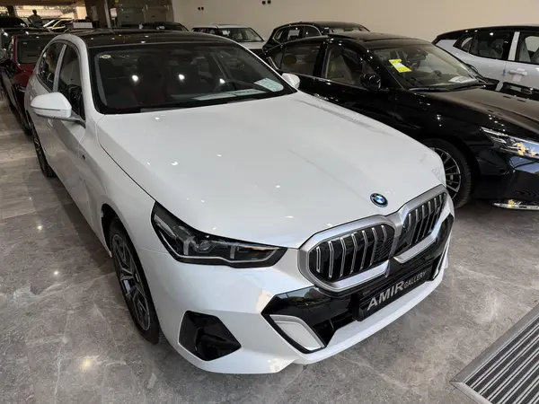 بی ام و i5