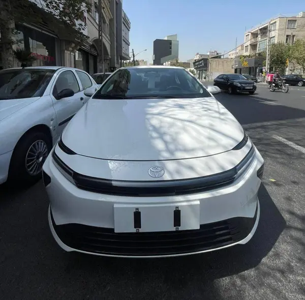 عکس تویوتا کرولا هیبرید